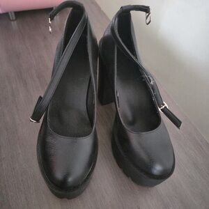 SHEIN Black Platform Shoes with Ankle Strap